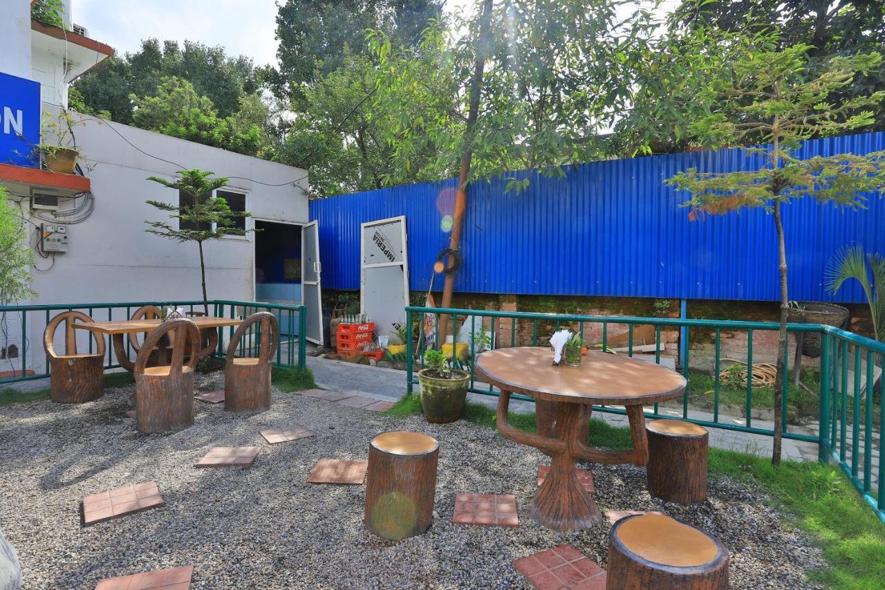 Oyo 591 Hotel Blue Moon Dharampur Экстерьер фото
